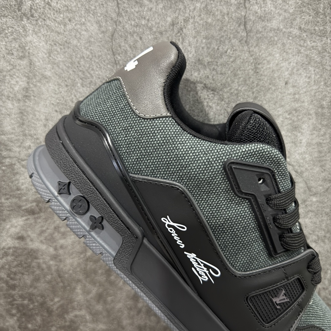 图片[7]-【莞产YS版本】Louis Vuitton Trainer lv时装走秀运动鞋 完美鞋型超高的清洁度 零毛边线头瑕疵 全套原楦原纸版原鞋开模 全网最具灵魂的版型 正确原装黄色鞋盒 正确中底印花 鞋面印花3D高频深度立体 全鞋电脑针车 紧密相连 针距密度一致 环保乳胶注塑鞋垫 厚度脚感还原原版 皮面裁剪部位 统一油边封口工艺 原装橡胶大底含胶量大底组合零偏差 专柜全套包装 防尘袋 说明书 质保卡 男女鞋 尺码： 39 40 41 42 43 44 45-选品中心