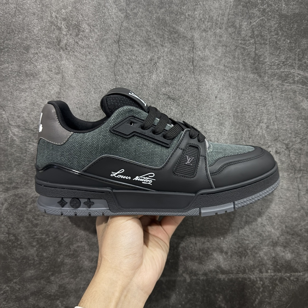 【莞产YS版本】Louis Vuitton Trainer lv时装走秀运动鞋 完美鞋型超高的清洁度 零毛边线头瑕疵 全套原楦原纸版原鞋开模 全网最具灵魂的版型 正确原装黄色鞋盒 正确中底印花 鞋面印花3D高频深度立体 全鞋电脑针车 紧密相连 针距密度一致 环保乳胶注塑鞋垫 厚度脚感还原原版 皮面裁剪部位 统一油边封口工艺 原装橡胶大底含胶量大底组合零偏差 专柜全套包装 防尘袋 说明书 质保卡 男女鞋 尺码: 39 40 41 42 43 44 45-选品中心