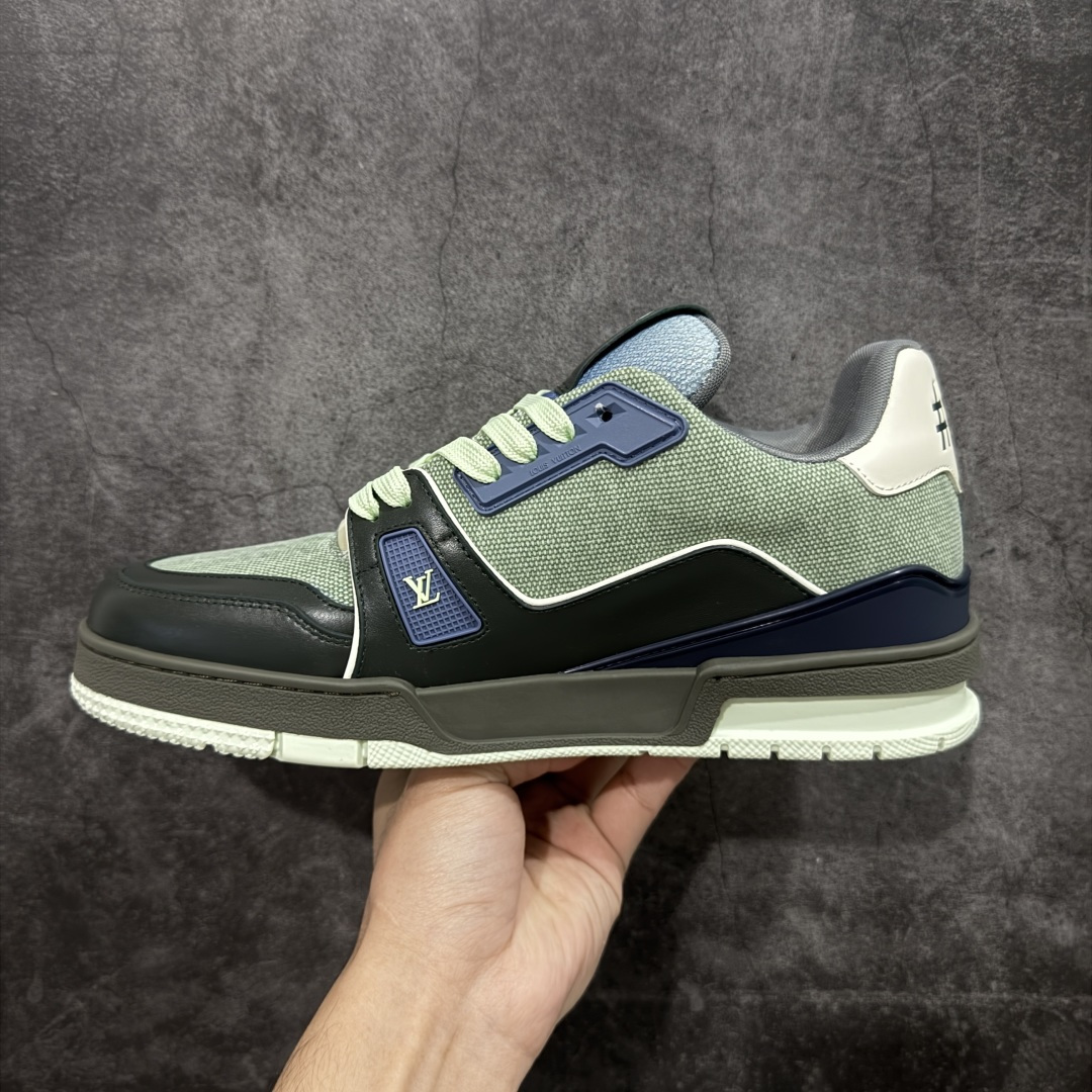 图片[2]-【莞产YS版本】Louis Vuitton Trainer lv时装走秀运动鞋 完美鞋型超高的清洁度 零毛边线头瑕疵 全套原楦原纸版原鞋开模 全网最具灵魂的版型 正确原装黄色鞋盒 正确中底印花 鞋面印花3D高频深度立体 全鞋电脑针车 紧密相连 针距密度一致 环保乳胶注塑鞋垫 厚度脚感还原原版 皮面裁剪部位 统一油边封口工艺 原装橡胶大底含胶量大底组合零偏差 专柜全套包装 防尘袋 说明书 质保卡 男女鞋 尺码： 39 40 41 42 43 44 45-选品中心