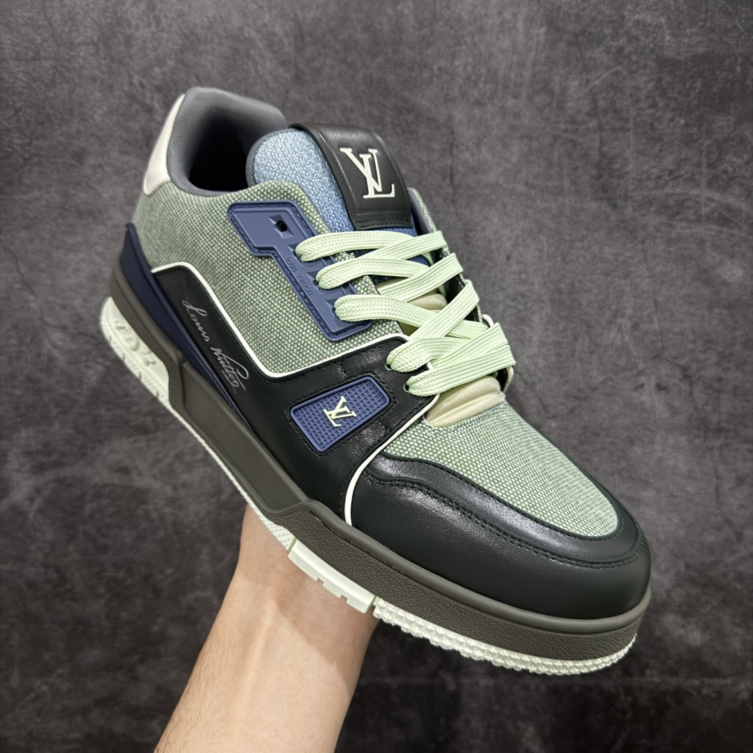 图片[3]-【莞产YS版本】Louis Vuitton Trainer lv时装走秀运动鞋 完美鞋型超高的清洁度 零毛边线头瑕疵 全套原楦原纸版原鞋开模 全网最具灵魂的版型 正确原装黄色鞋盒 正确中底印花 鞋面印花3D高频深度立体 全鞋电脑针车 紧密相连 针距密度一致 环保乳胶注塑鞋垫 厚度脚感还原原版 皮面裁剪部位 统一油边封口工艺 原装橡胶大底含胶量大底组合零偏差 专柜全套包装 防尘袋 说明书 质保卡 男女鞋 尺码： 39 40 41 42 43 44 45-选品中心