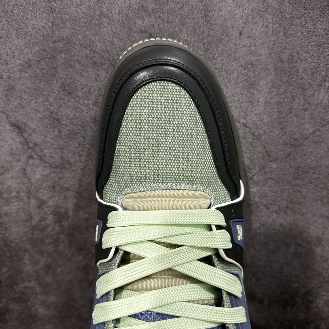 图片[5]-【莞产YS版本】Louis Vuitton Trainer lv时装走秀运动鞋 完美鞋型超高的清洁度 零毛边线头瑕疵 全套原楦原纸版原鞋开模 全网最具灵魂的版型 正确原装黄色鞋盒 正确中底印花 鞋面印花3D高频深度立体 全鞋电脑针车 紧密相连 针距密度一致 环保乳胶注塑鞋垫 厚度脚感还原原版 皮面裁剪部位 统一油边封口工艺 原装橡胶大底含胶量大底组合零偏差 专柜全套包装 防尘袋 说明书 质保卡 男女鞋 尺码： 39 40 41 42 43 44 45-选品中心