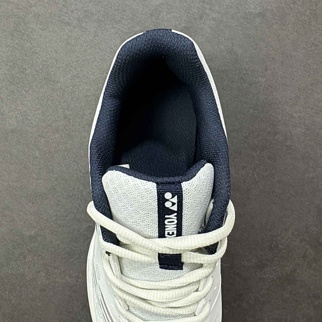 图片[7]-【公司级】YONEX尤尼克斯 系列专业运动鞋 羽毛球鞋 YONEX尤尼克斯搭载Power Cushion+技术 能将冲击力转化为向前动力缓震 性能提升37% 能量反馈增强42% 有效保护关节并提升启动速度 采用石墨技术和TPU抗扭系统 提升横向稳定性和抗扭性 在快速变向时提供坚实支撑 仿生学防滑设计 在木地板和塑胶场地都能提供优异抓地力 急停急转时稳如泰山 一体鞋舌和非对称鞋面设计紧密贴合脚部 运动时脚部不易滑动 增强稳定性 尺码： 36 37 37.5 38 39 39.5 40 40.5 41 42 43 44 45-选品中心