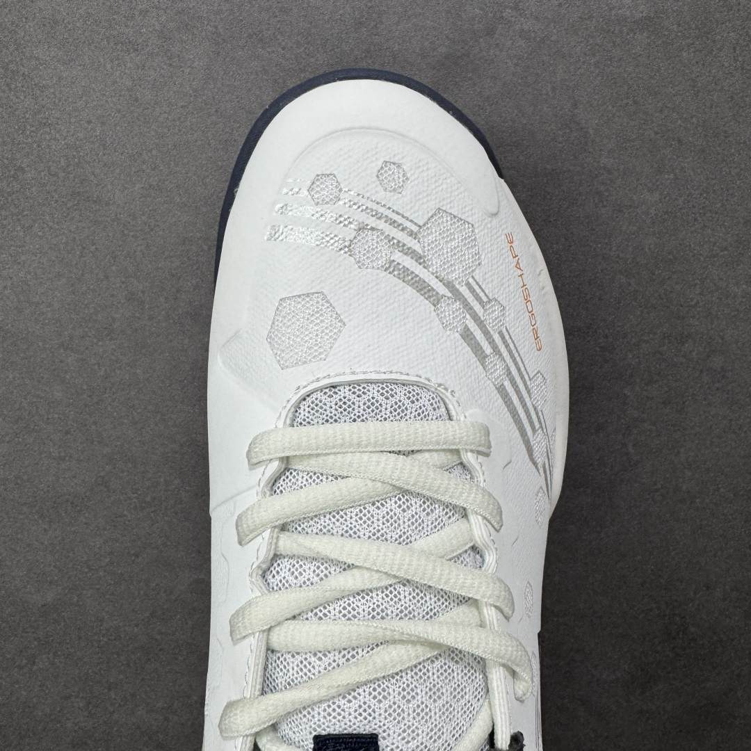 图片[8]-【公司级】YONEX尤尼克斯 系列专业运动鞋 羽毛球鞋 YONEX尤尼克斯搭载Power Cushion+技术 能将冲击力转化为向前动力缓震 性能提升37% 能量反馈增强42% 有效保护关节并提升启动速度 采用石墨技术和TPU抗扭系统 提升横向稳定性和抗扭性 在快速变向时提供坚实支撑 仿生学防滑设计 在木地板和塑胶场地都能提供优异抓地力 急停急转时稳如泰山 一体鞋舌和非对称鞋面设计紧密贴合脚部 运动时脚部不易滑动 增强稳定性 尺码： 36 37 37.5 38 39 39.5 40 40.5 41 42 43 44 45-选品中心