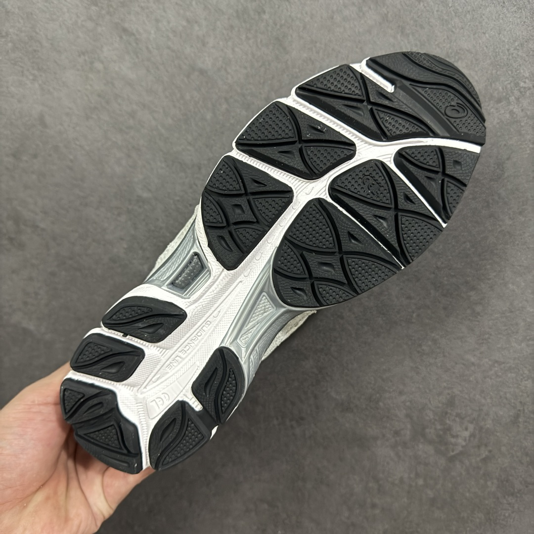 图片[9]-【公司级】Asics Gel-NYC复古单品 亚瑟士ASICSTIGER秋季新款休闲鞋 厚底街头运动休闲鞋 ASICS亚瑟士推出全新GEL-NYC，彰显纽约都市活力 这次的新系列融入了多个版本GEL的经典设计风格，广受好评。其设计灵感来源于GEL-NIMBUS 3,GEL-MC PLUS V 和 GEL-CUMULUS 16 这些往日经典鞋款。GEL-NYC使用GEL-CUMULUS 16鞋款的鞋楦设计,展现了独特的现代化美学。鞋底采用了轻质发泡材料,并在后跟和前掌处采用了ASICS亚瑟士核心科技——GEL缓震胶,赋予鞋款强大的缓冲性能,提供了更柔软舒适的穿着体验。而在原有设计的启发之上,此次鞋款采用更贴合当今潮流趋势的材料和创新技术,展现出纽约充满活力的都市精神。 尺码：36-45-选品中心