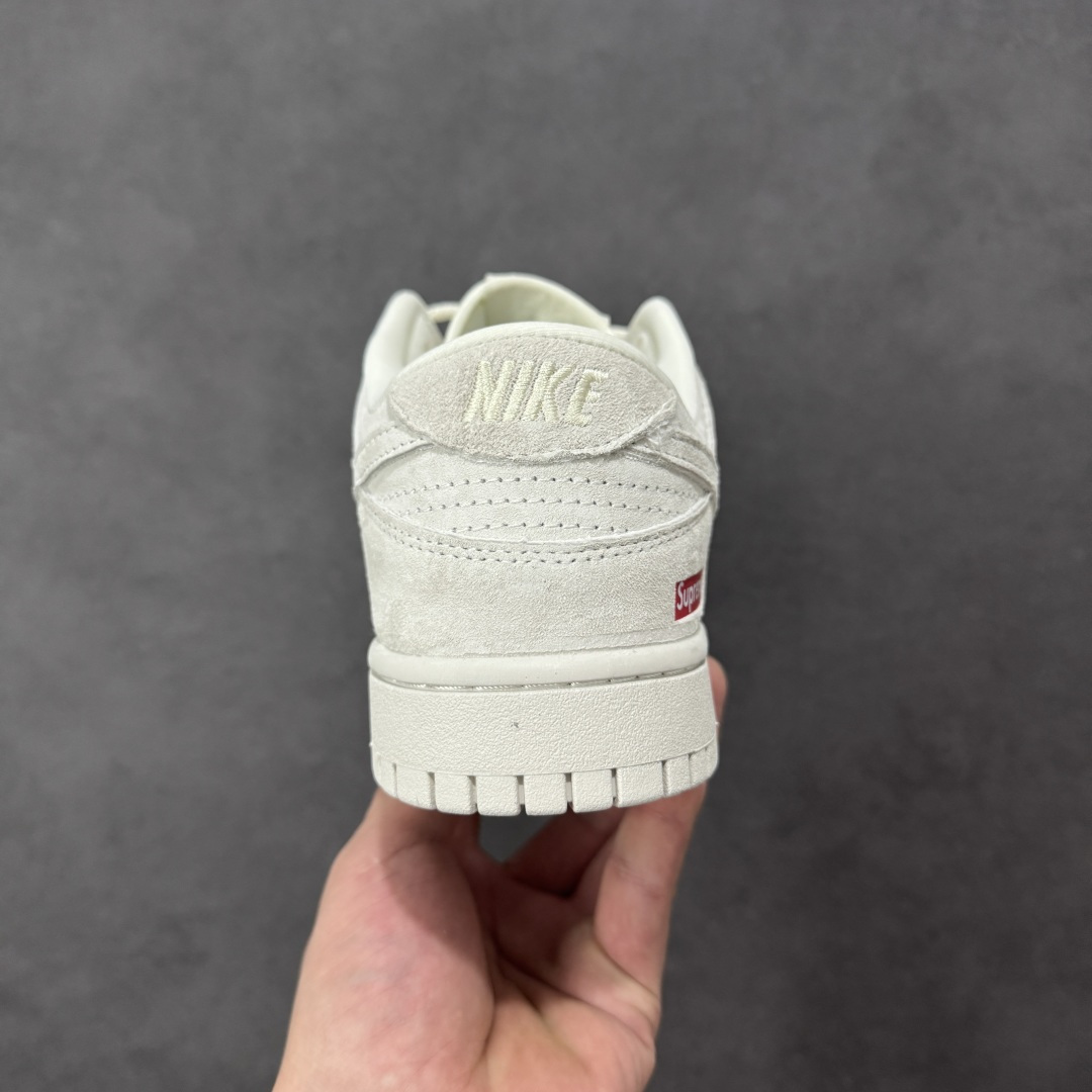 图片[4]-【定制版】高端定制Nike SB Dunk Low “Superme联名——浅骨白” 高端定制 低帮休闲板鞋 定制鞋盒 大厂纯原品质出货 超高清洁度 皮料切割干净无任何毛边 细节完美 货号：DD1988-005 尺码：36 36.5 37.5 38 38.5 39 40 40.5 41 42 42.5 43 44 44.5 45 编码：HXSB330340-选品中心