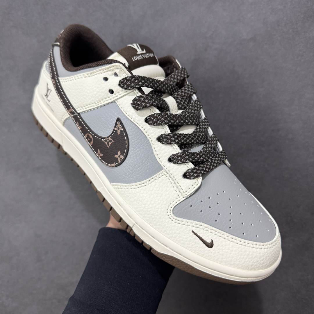 图片[3]-【定制版】Nike SB Dunk Low“LV联名——花棕勾” 周年高端定制 低帮休闲板鞋 定制鞋盒 大厂纯原品质出货 超高清洁度 皮料切割干净无任何毛边 细节完美 货号：XS6089-630 尺码：36 36.5 37.5 38 38.5 39 40 40.5 41 42 42.5 43 44 44.5 45 编码：HXSB330340-选品中心