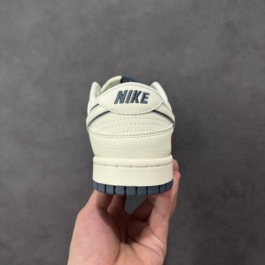 图片[4]-【定制版】Nike SB Dunk Low“ 冠军联名—午夜蓝” 周年高端定制 低帮休闲板鞋 定制鞋盒 大厂纯原品质出货 超高清洁度 皮料切割干净无任何毛边 细节完美 货号：JP1628-026 尺码：36 36.5 37.5 38 38.5 39 40 40.5 41 42 42.5 43 44 44.5 45 编码：HXSB330340-选品中心