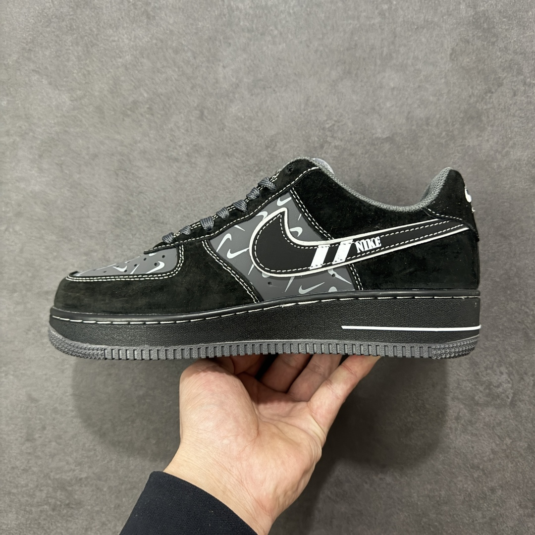 图片[2]-【定制版】NIke Air Force 1 \’07 Low “黑乱勾”空军一号 低帮 运动鞋 休闲鞋 折边针车 工艺难度大 原楦头原纸板 原装鞋盒 定制五金配件 内置全掌气垫 原厂鞋底 货号：DD8585-200 尺码：36 36.5 37.5 38 38.5 39 40 40.5 41 42 42.5 43 44 44.5 45 编码：HXSA310320-选品中心