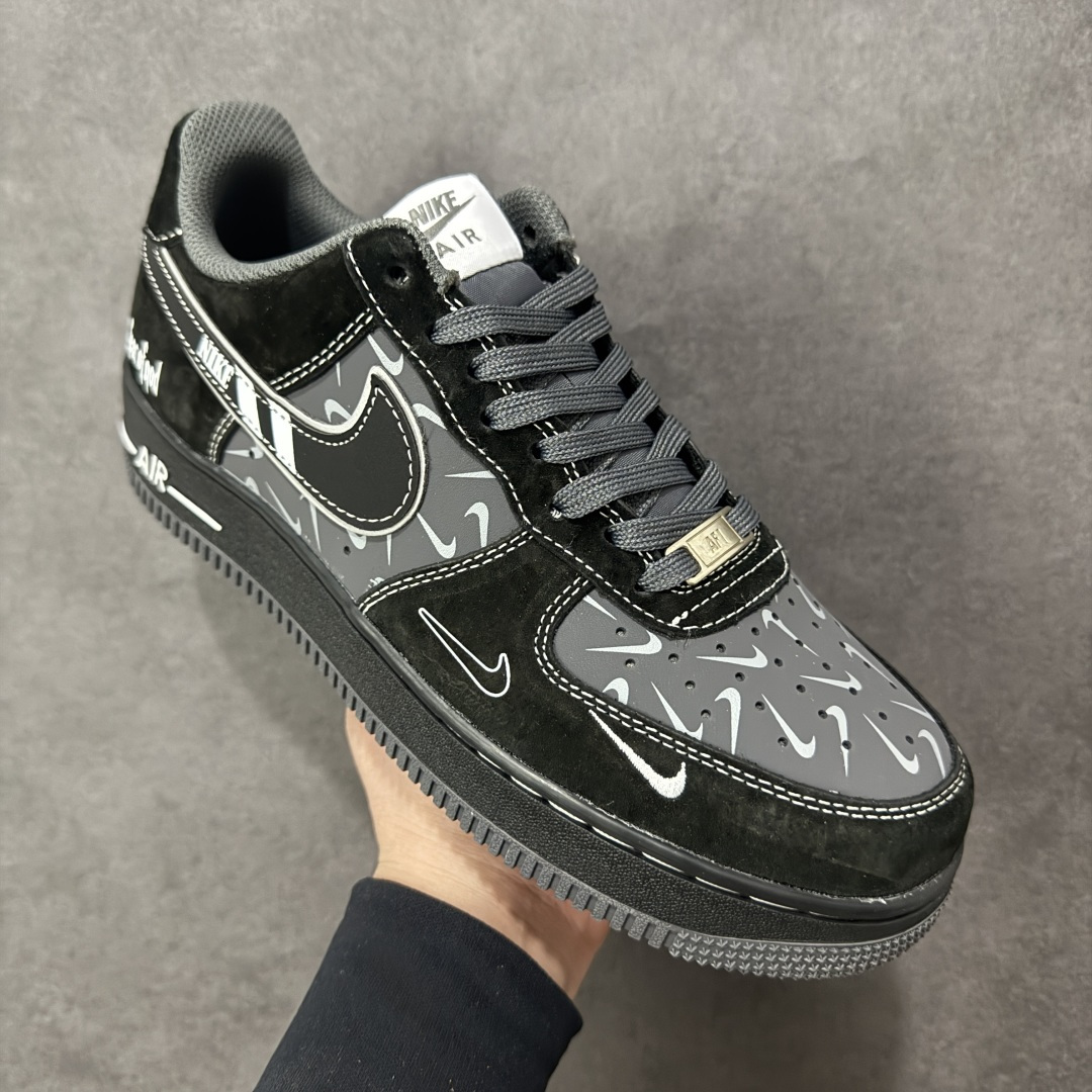 图片[3]-【定制版】NIke Air Force 1 \’07 Low “黑乱勾”空军一号 低帮 运动鞋 休闲鞋 折边针车 工艺难度大 原楦头原纸板 原装鞋盒 定制五金配件 内置全掌气垫 原厂鞋底 货号：DD8585-200 尺码：36 36.5 37.5 38 38.5 39 40 40.5 41 42 42.5 43 44 44.5 45 编码：HXSA310320-选品中心