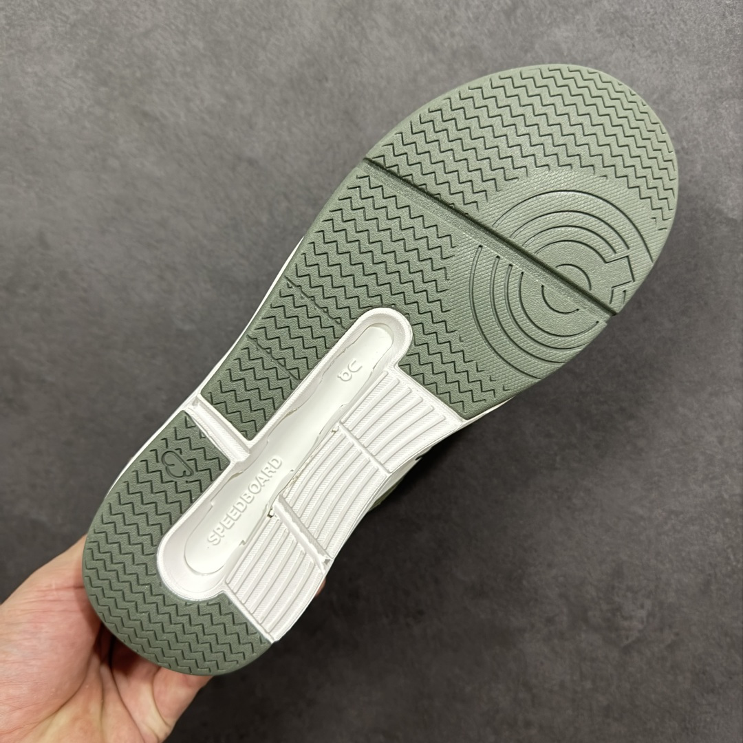 图片[9]-【公司级】On The Roger Clubhouse 昂跑 低帮 白绿色 舒适网布减震防滑耐磨低邦长跑跑步鞋 稳健敏捷、功能多面，用轻量脚感和灵活反馈，助力跑步训练和运动健身。以Helion Superfoam打造Clouds Surferds科技鞋底，铸就灵活反馈、动态流畅体验。鞋跟内的精制足跟垫牢牢固定双足，提供柔软安全的体验；内置Speedboardd更好地推进跑者向前的每一步。根据运动机能编织纹路的工程网眼鞋面，轻盈柔软也坚韧耐用、舒适透气也灵活敏捷。 货号：3MF10541528 尺码：36-45 编码：AYB240250-选品中心