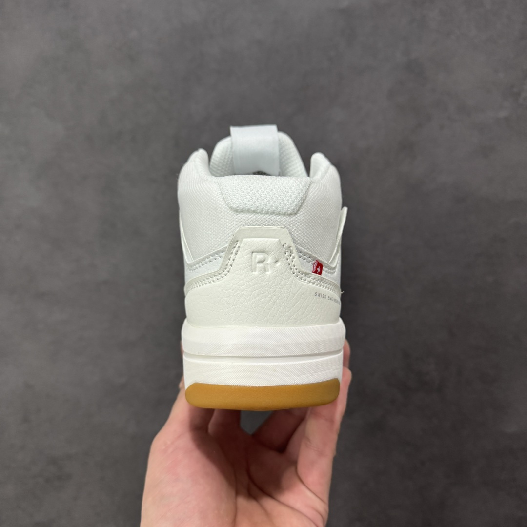 图片[4]-【公司级】On The Roger Clubhouse 昂跑 低帮 白绿色 舒适网布减震防滑耐磨低邦长跑跑步鞋 稳健敏捷、功能多面，用轻量脚感和灵活反馈，助力跑步训练和运动健身。以Helion Superfoam打造Clouds Surferds科技鞋底，铸就灵活反馈、动态流畅体验。鞋跟内的精制足跟垫牢牢固定双足，提供柔软安全的体验；内置Speedboardd更好地推进跑者向前的每一步。根据运动机能编织纹路的工程网眼鞋面，轻盈柔软也坚韧耐用、舒适透气也灵活敏捷。 货号：3WF10430924 尺码：36-45 编码：AYB240250-选品中心