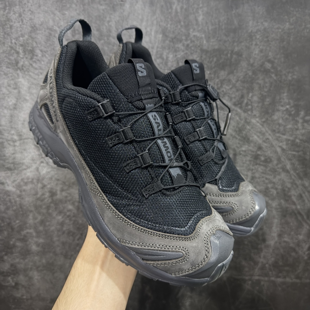 【PK升级版】Salomon萨洛蒙2025秋冬新款XA pro 3D JEONG LI 二代系列新色系跑步鞋休闲运动鞋 479616 T0级别版本出货-只做市面市场第一档 皮面部位采用头层皮打造-横扫市面 中底搭载全掌玻璃纤维能量板和超厚弹性泡沫中底,跑动时推进力十足,缓震回馈很强,日常通勤或训练都很稳 鞋身长毛牛猄皮面设计,内层材质透气网面 穿着舒适度好 原版材质 原版大底 尺码:36-45-选品中心