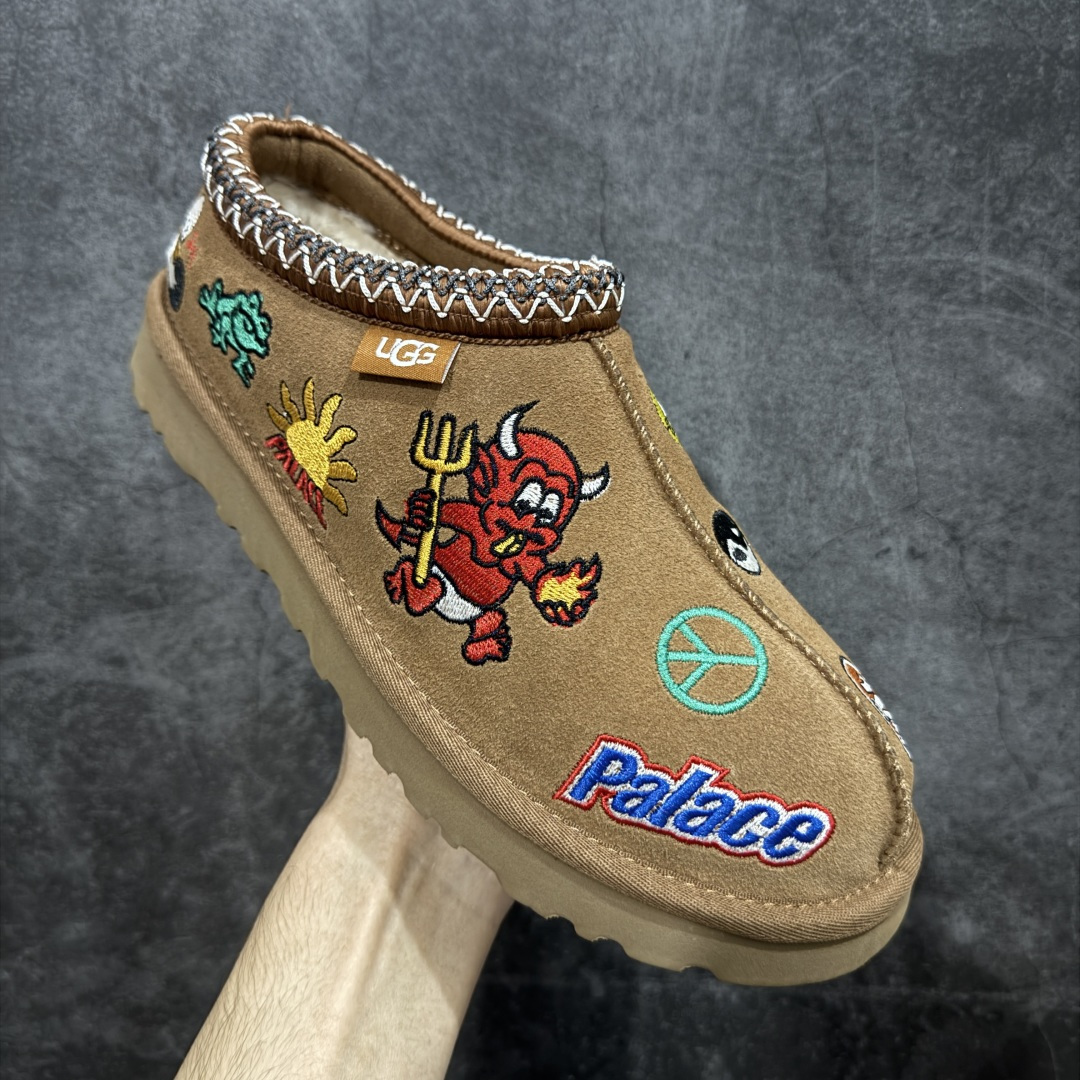 图片[3]-【莞产纯原】PALACE x UGG 7290 Tasman 小恶魔联名款柔软舒适低帮生活休闲鞋 男女同款 秋冬羊皮毛一体雪地靴 全鞋采用ZP同厂 隆丰A级澳洲进口羊皮毛一体 品牌代工厂生产线 完全遵循ZP工艺流程 代工厂原厂版师 秉承无原鞋不开发选择 注重每一处细节 市面最正版型 尺码：35 36 37 38 39 40 41 42 43 44 45-选品中心