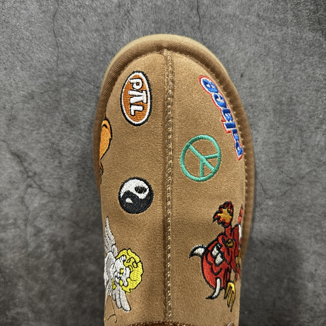 图片[5]-【莞产纯原】PALACE x UGG 7290 Tasman 小恶魔联名款柔软舒适低帮生活休闲鞋 男女同款 秋冬羊皮毛一体雪地靴 全鞋采用ZP同厂 隆丰A级澳洲进口羊皮毛一体 品牌代工厂生产线 完全遵循ZP工艺流程 代工厂原厂版师 秉承无原鞋不开发选择 注重每一处细节 市面最正版型 尺码：35 36 37 38 39 40 41 42 43 44 45-选品中心