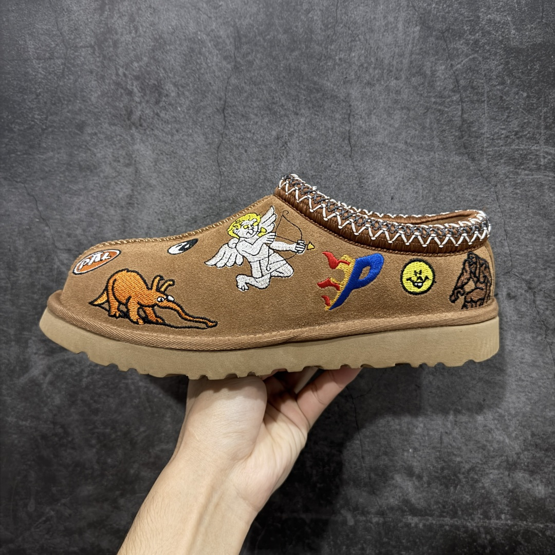 图片[2]-【莞产纯原】PALACE x UGG 7290 Tasman 小恶魔联名款柔软舒适低帮生活休闲鞋 男女同款 秋冬羊皮毛一体雪地靴 全鞋采用ZP同厂 隆丰A级澳洲进口羊皮毛一体 品牌代工厂生产线 完全遵循ZP工艺流程 代工厂原厂版师 秉承无原鞋不开发选择 注重每一处细节 市面最正版型 尺码：35 36 37 38 39 40 41 42 43 44 45-选品中心