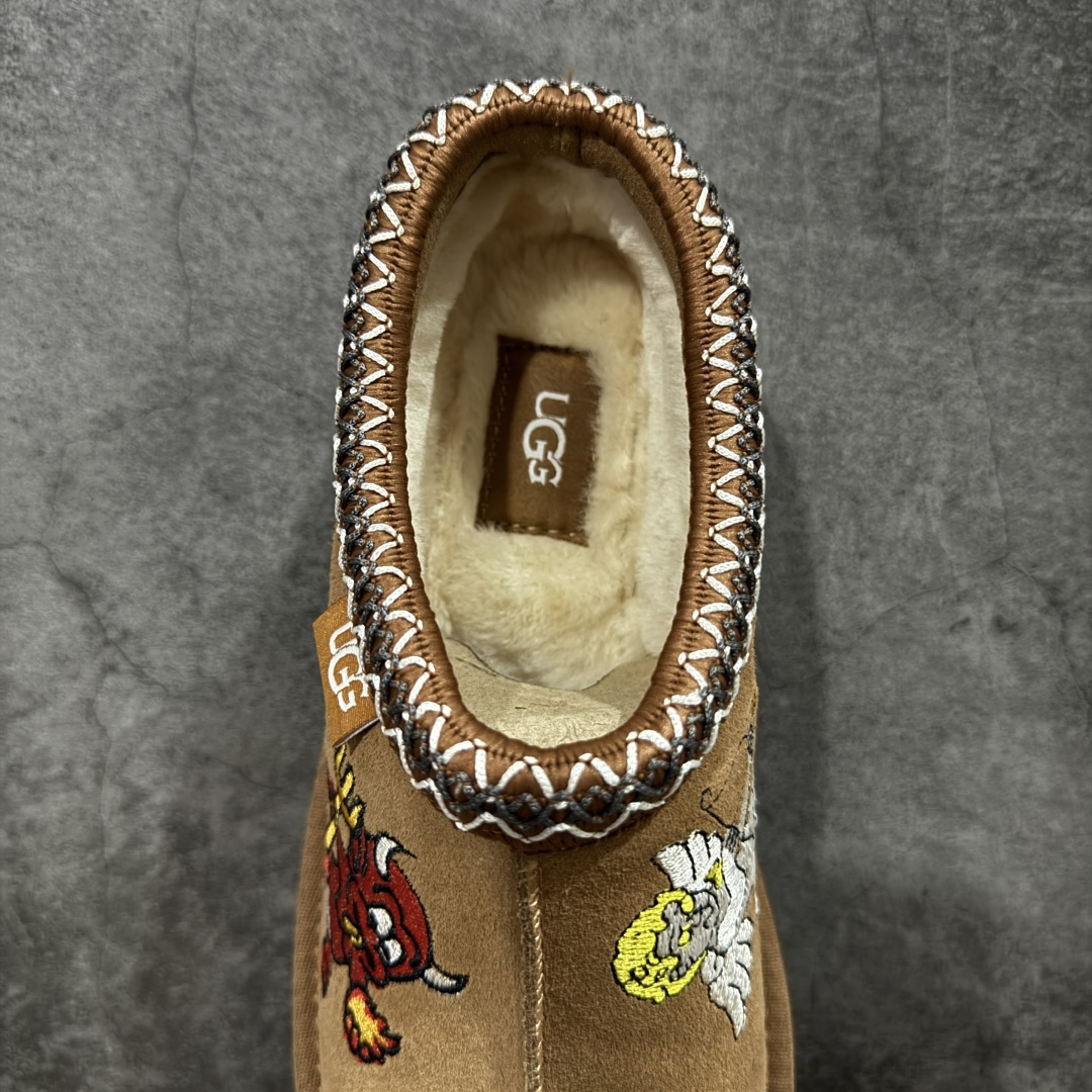 图片[8]-【莞产纯原】PALACE x UGG 7290 Tasman 小恶魔联名款柔软舒适低帮生活休闲鞋 男女同款 秋冬羊皮毛一体雪地靴 全鞋采用ZP同厂 隆丰A级澳洲进口羊皮毛一体 品牌代工厂生产线 完全遵循ZP工艺流程 代工厂原厂版师 秉承无原鞋不开发选择 注重每一处细节 市面最正版型 尺码：35 36 37 38 39 40 41 42 43 44 45-选品中心