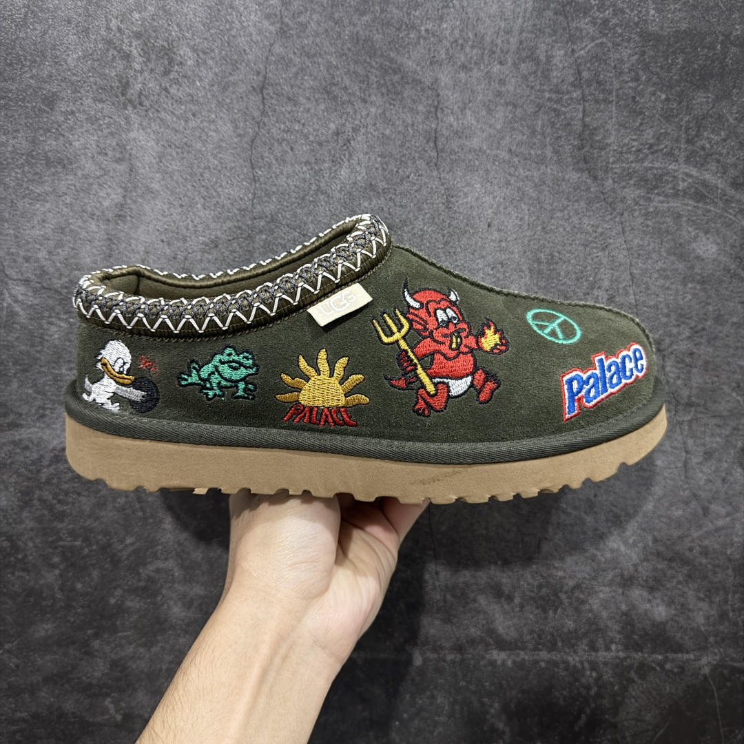 【莞产纯原】PALACE x UGG 7290 Tasman 小恶魔联名款柔软舒适低帮生活休闲鞋 男女同款 秋冬羊皮毛一体雪地靴 全鞋采用ZP同厂 隆丰A级澳洲进口羊皮毛一体 品牌代工厂生产线 完全遵循ZP工艺流程 代工厂原厂版师 秉承无原鞋不开发选择 注重每一处细节 市面最正版型 尺码:35 36 37 38 39 40 41 42 43 44 45-选品中心