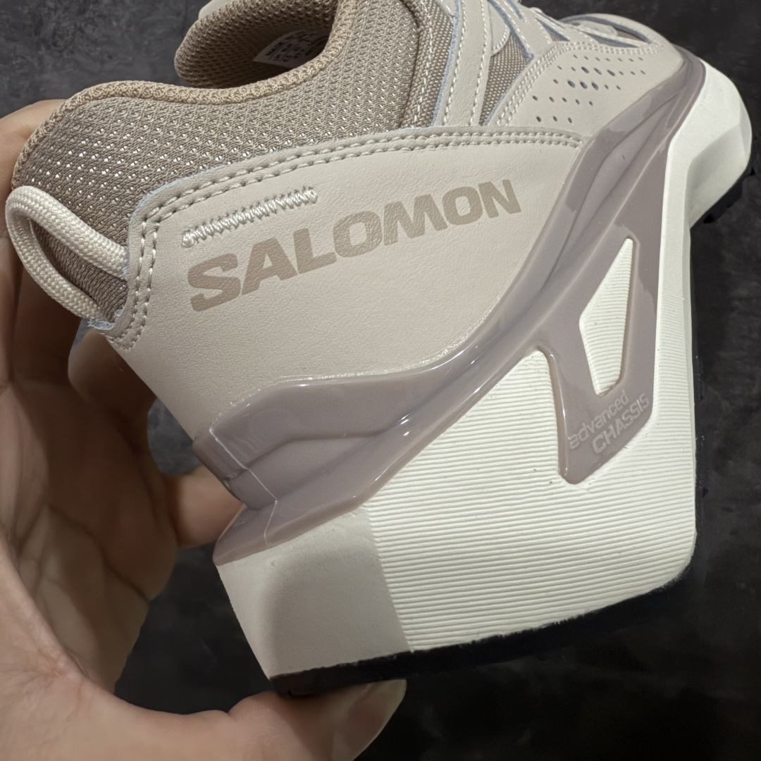 图片[2]-【巅峰版】SALOMON萨洛蒙 ODYSSEY ELMT LOW LTR 柔软舒适 耐磨透气轻便 低帮 生活休闲鞋 男款 雷军同款 477253 纯原外贸平台特供订单 耗时半年巨作 全套原纸板楦头开发 原厂特供网布配套加持 确保原汁原味 完美呈现版型 原档数据独家私模五层组合大底 原装Ortholite轻量化鞋垫 中底布带钢印编号 原厂TPU锁扣 进口港宝加持 后跟自然饱满 还原公司包裹性 鞋面以“锯齿”状的包裹系统呈现 在基色底之下加入了各种色点缀 将公司的最新技术和时尚前卫的造型融入耐用的长跑款式中 鞋面由 TPU 薄膜制成 并焊接在高耐磨网眼上 使其既时尚又坚固 由 ACS底盘支撑 可增强稳定性和支撑力 以及由橡胶凸耳 Contragrip外底覆盖的 EVA 缓冲中底 旨在应对崎岖的地形 鞋舌上的彩色Salomon 标签、Quicklace 系统以及鞋头、鞋舌和鞋跟上的附加品牌使细节更加完美 让穿着者可以轻松驾驭户外与通勤下的任何运动生活场景 无缝鞋身户外随意纵横 颜值与脚感兼备 出街通勤 绝对非常吸睛 你值得拥有 尺码：40 40.5 41 42 42.5 43 44 44.5 45-选品中心