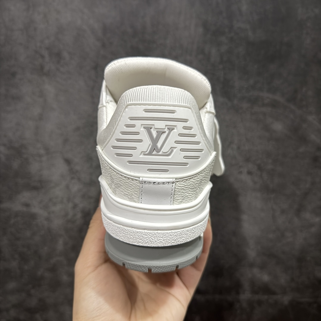 图片[4]-【广东纯原版】Louis Vuitton Trainer lv时装走秀运动鞋 完美鞋型超高的清洁度 零毛边线头瑕疵 全套原楦原纸版原鞋开模 全网最具灵魂的版型 正确原装黄色鞋盒 正确中底印花 鞋面印花3D高频深度立体 全鞋电脑针车 紧密相连 针距密度一致 环保乳胶注塑鞋垫 厚度脚感还原原版 皮面裁剪部位 统一油边封口工艺 原装橡胶大底含胶量大底组合零偏差 专柜全套包装 防尘袋 说明书 质保卡 男女鞋 尺码：35 36 37 38 39 40 41 42 43 44 45-选品中心