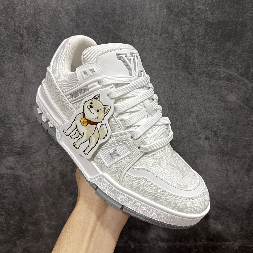 图片[3]-【广东纯原版】Louis Vuitton Trainer lv时装走秀运动鞋 完美鞋型超高的清洁度 零毛边线头瑕疵 全套原楦原纸版原鞋开模 全网最具灵魂的版型 正确原装黄色鞋盒 正确中底印花 鞋面印花3D高频深度立体 全鞋电脑针车 紧密相连 针距密度一致 环保乳胶注塑鞋垫 厚度脚感还原原版 皮面裁剪部位 统一油边封口工艺 原装橡胶大底含胶量大底组合零偏差 专柜全套包装 防尘袋 说明书 质保卡 男女鞋 尺码：35 36 37 38 39 40 41 42 43 44 45-选品中心