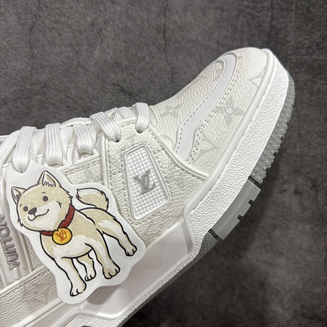 图片[6]-【广东纯原版】Louis Vuitton Trainer lv时装走秀运动鞋 完美鞋型超高的清洁度 零毛边线头瑕疵 全套原楦原纸版原鞋开模 全网最具灵魂的版型 正确原装黄色鞋盒 正确中底印花 鞋面印花3D高频深度立体 全鞋电脑针车 紧密相连 针距密度一致 环保乳胶注塑鞋垫 厚度脚感还原原版 皮面裁剪部位 统一油边封口工艺 原装橡胶大底含胶量大底组合零偏差 专柜全套包装 防尘袋 说明书 质保卡 男女鞋 尺码：35 36 37 38 39 40 41 42 43 44 45-选品中心