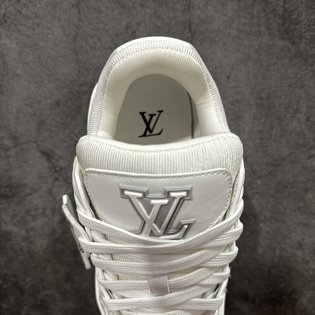 图片[8]-【广东纯原版】Louis Vuitton Trainer lv时装走秀运动鞋 完美鞋型超高的清洁度 零毛边线头瑕疵 全套原楦原纸版原鞋开模 全网最具灵魂的版型 正确原装黄色鞋盒 正确中底印花 鞋面印花3D高频深度立体 全鞋电脑针车 紧密相连 针距密度一致 环保乳胶注塑鞋垫 厚度脚感还原原版 皮面裁剪部位 统一油边封口工艺 原装橡胶大底含胶量大底组合零偏差 专柜全套包装 防尘袋 说明书 质保卡 男女鞋 尺码：35 36 37 38 39 40 41 42 43 44 45-选品中心