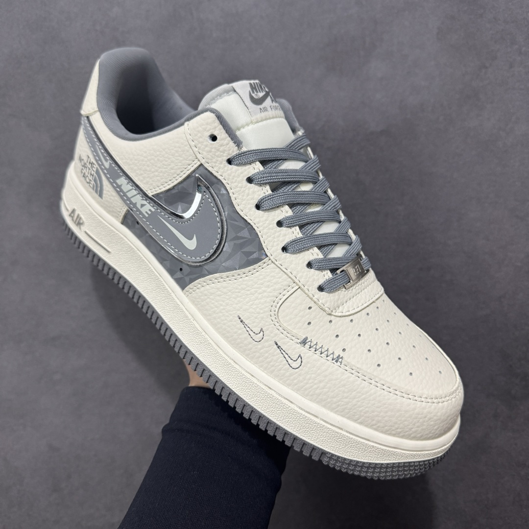 图片[3]-【定制版】NIKE AIR FORCE 1‘07 北面米灰勾 空军一号 低帮休闲鞋 原楦头原纸板 打造纯正低帮空军版型 专注外贸渠道 全掌内置蜂窝气垫 原盒配件 原厂中底钢印、拉帮完美 货号：DF0188-114 尺码：36 36.5 37.5 38 38.5 39 40 40.5 41 42 42.5 43 44 45 编码：HXSA310320-选品中心