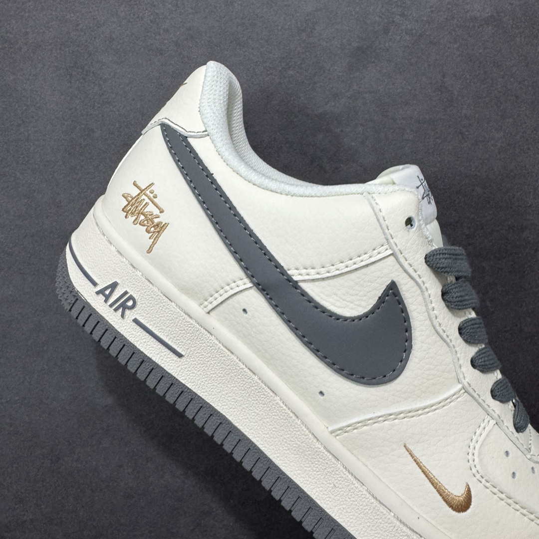 图片[6]-【定制版】Nike Air Force 1\’07 Low 斯图西联名 米深灰金标 空军一号低帮休闲板鞋 XX3168-223  #原楦头原纸板 原装鞋盒 定制五金配件 内置全掌气垫 原厂鞋底   尺码：36 36.5 37.5 38 38.5 39 40 40.5 41 42 42.5 43 44 44.5 45 编码：HXSB310320-选品中心
