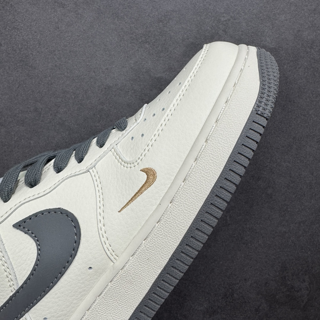 图片[5]-【定制版】Nike Air Force 1\’07 Low 斯图西联名 米深灰金标 空军一号低帮休闲板鞋 XX3168-223  #原楦头原纸板 原装鞋盒 定制五金配件 内置全掌气垫 原厂鞋底   尺码：36 36.5 37.5 38 38.5 39 40 40.5 41 42 42.5 43 44 44.5 45 编码：HXSB310320-选品中心