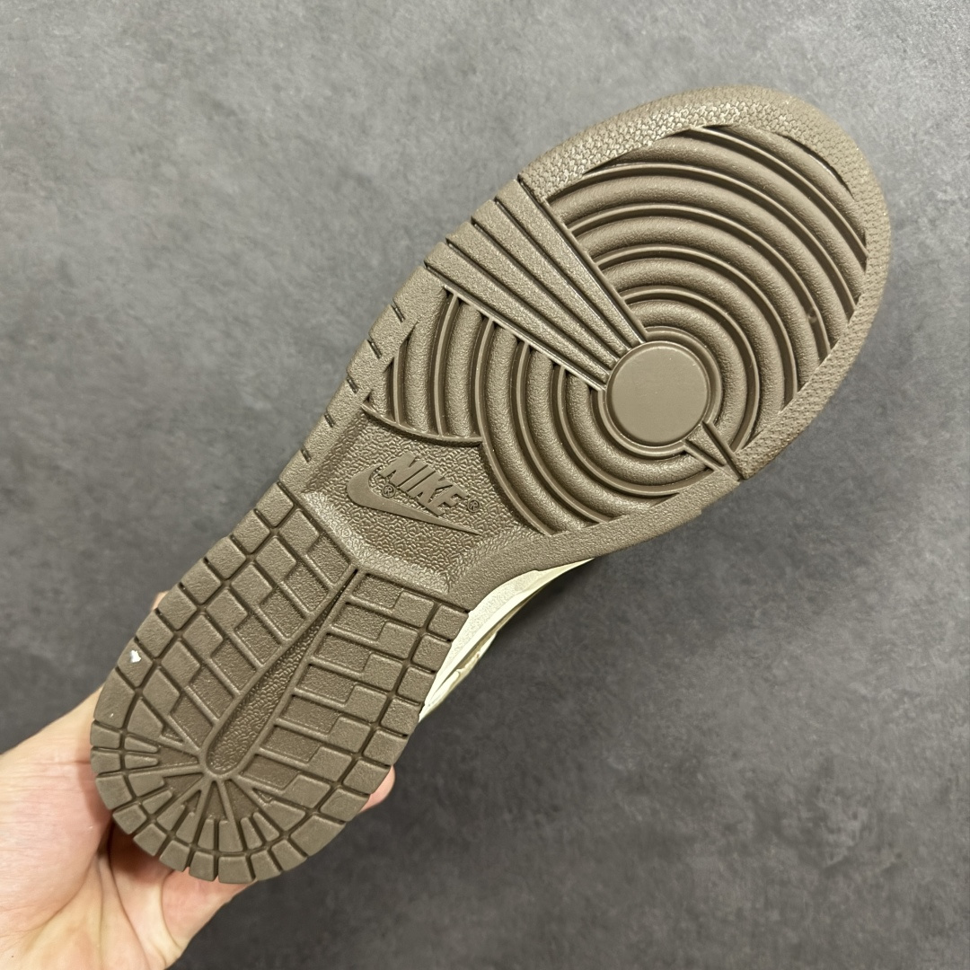 图片[9]-【定制版】NK SB Dunk Low“北面联名——米浅棕” 周年高端定制 低帮休闲板鞋 定制鞋盒 大厂纯原品质出货 超高清洁度 皮料切割干净无任何毛边 细节完美 货号：DG1988-012 尺码： 36 36.5 37.5 38 38.5 39 40 40.5 41 42 42.5 43 44 44.5 45 编码：HXSB330340-选品中心