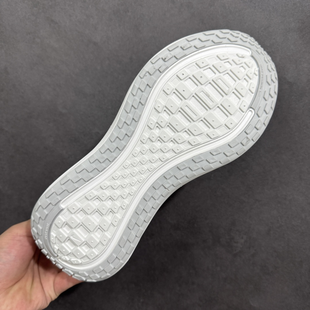 图片[9]-【公司级】Nike VOMERO PLUS 耐克 舒适减震防滑 低帮跑步鞋 全掌ReactX泡绵中底 前掌和后跟还配备了Air Zoom气垫单元 据说跑起来更快更舒适哦 这次最大的升级点 首次引入了ReactX泡绵 货号：HV8150-102 尺码：36 36.5 37.5 38 38.5 39 40 40.5 41 42 42.5 43 44 45 46-选品中心