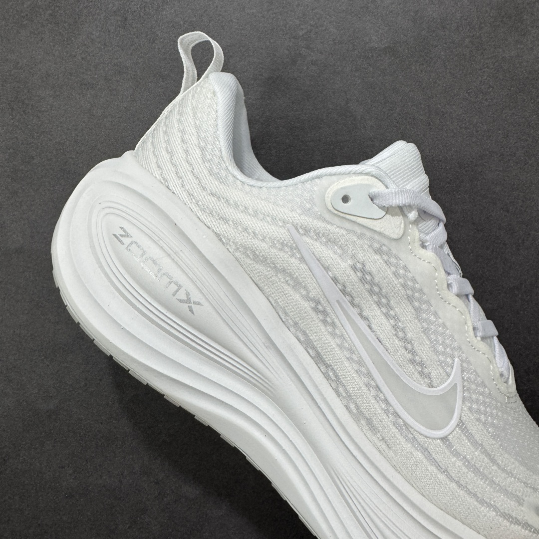 图片[6]-【公司级】Nike VOMERO PLUS 耐克 舒适减震防滑 低帮跑步鞋 全掌ReactX泡绵中底 前掌和后跟还配备了Air Zoom气垫单元 据说跑起来更快更舒适哦 这次最大的升级点 首次引入了ReactX泡绵 货号：HV8150-102 尺码：36 36.5 37.5 38 38.5 39 40 40.5 41 42 42.5 43 44 45 46-选品中心