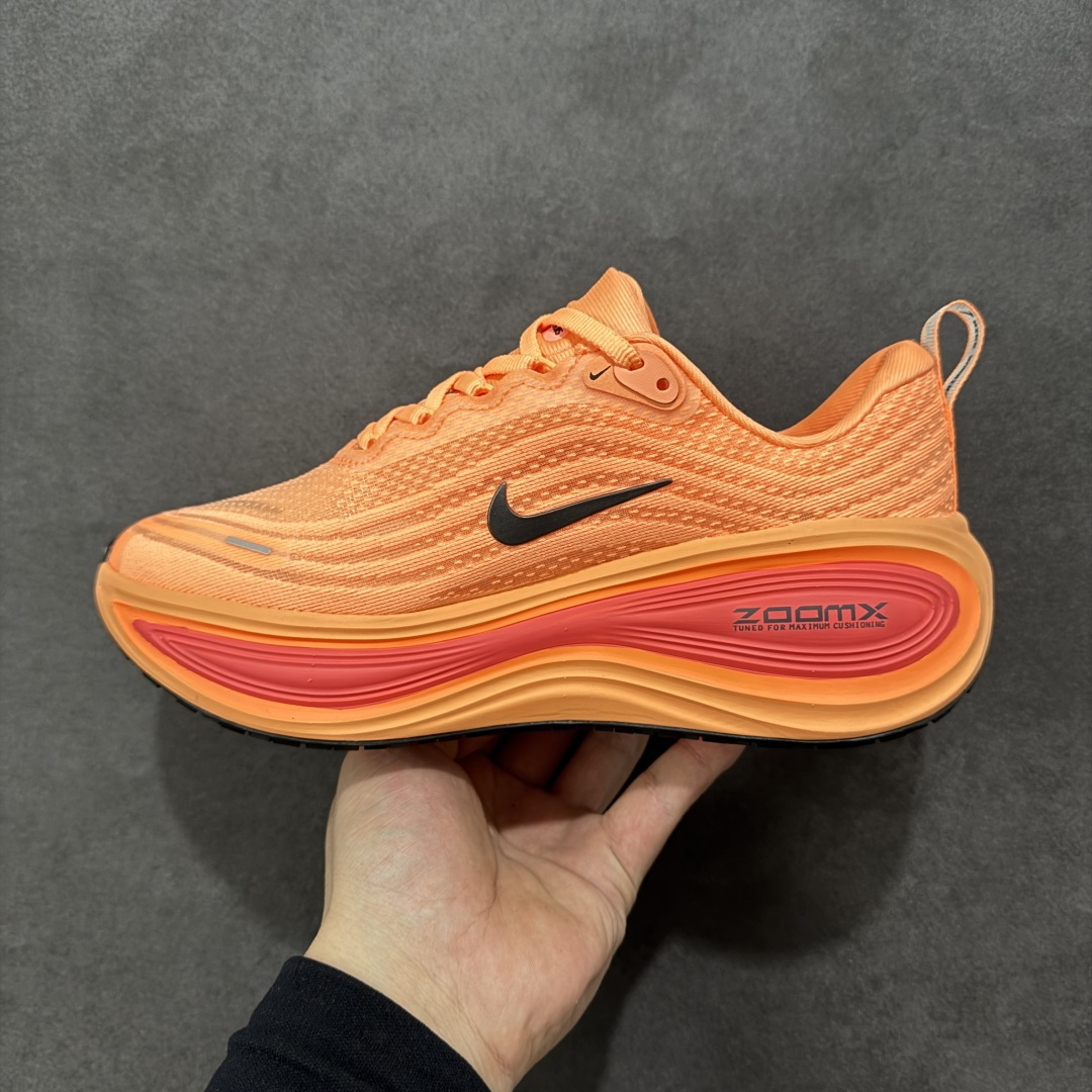 图片[2]-【公司级】Nike VOMERO PLUS 耐克 舒适减震防滑 低帮跑步鞋 全掌ReactX泡绵中底 前掌和后跟还配备了Air Zoom气垫单元 据说跑起来更快更舒适哦 这次最大的升级点 首次引入了ReactX泡绵 货号：HV8150-801 尺码：36 36.5 37.5 38 38.5 39 40 40.5 41 42 42.5 43 44 45-选品中心