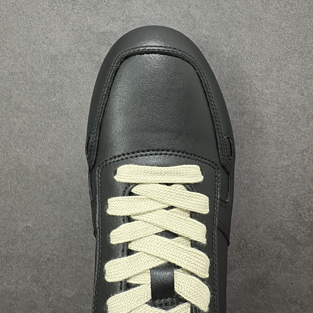 图片[8]-【广东纯原版本】RICK OWENS / RO Minimal Sneaker 瑞克欧文斯小牛绒面革 圆头系带低帮生活休闲鞋 广东大厂出品 原版购入开发 采用全头层小牛皮，散发出品质与独特设计的高级光芒。每一寸的小牛皮，都是奢华的代名词，触感柔软，充满贵族气息。这不仅仅是一款材质，更是对时尚品位的完美追求。搭配你的潮流穿搭，瞬间让整体品质提升。 鞋面：原版定制进口反绒皮➕粒面小牛皮 内里：进口丝绸羊皮 大底：原版开模橡胶大底 尺码：36-45-选品中心