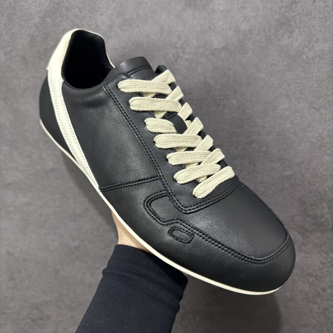 图片[3]-【广东纯原版本】RICK OWENS / RO Minimal Sneaker 瑞克欧文斯小牛绒面革 圆头系带低帮生活休闲鞋 广东大厂出品 原版购入开发 采用全头层小牛皮，散发出品质与独特设计的高级光芒。每一寸的小牛皮，都是奢华的代名词，触感柔软，充满贵族气息。这不仅仅是一款材质，更是对时尚品位的完美追求。搭配你的潮流穿搭，瞬间让整体品质提升。 鞋面：原版定制进口反绒皮➕粒面小牛皮 内里：进口丝绸羊皮 大底：原版开模橡胶大底 尺码：36-45-选品中心