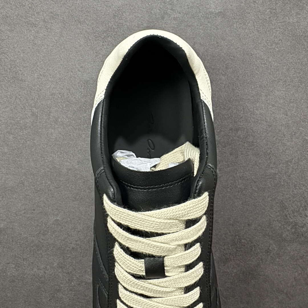图片[7]-【广东纯原版本】RICK OWENS / RO Minimal Sneaker 瑞克欧文斯小牛绒面革 圆头系带低帮生活休闲鞋 广东大厂出品 原版购入开发 采用全头层小牛皮，散发出品质与独特设计的高级光芒。每一寸的小牛皮，都是奢华的代名词，触感柔软，充满贵族气息。这不仅仅是一款材质，更是对时尚品位的完美追求。搭配你的潮流穿搭，瞬间让整体品质提升。 鞋面：原版定制进口反绒皮➕粒面小牛皮 内里：进口丝绸羊皮 大底：原版开模橡胶大底 尺码：36-45-选品中心