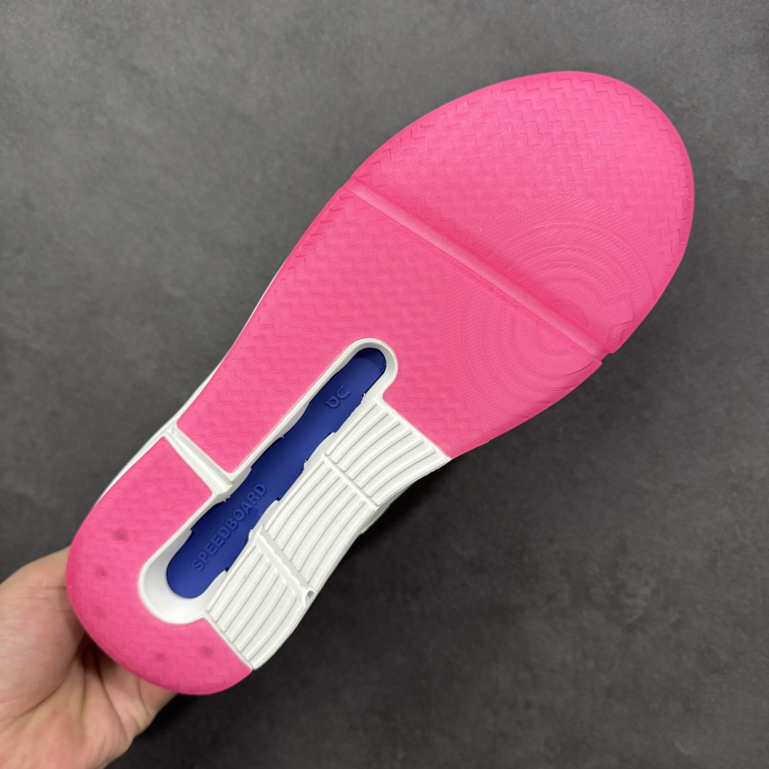 图片[9]-【公司级】On The Roger Clubhouse 昂跑 低帮 舒适网布减震防滑耐磨低邦长跑跑步鞋 稳健敏捷、功能多面，用轻量脚感和灵活反馈，助力跑步训练和运动健身。以Helion Superfoam打造Clouds Surferds科技鞋底，铸就灵活反馈、动态流畅体验。鞋跟内的精制足跟垫牢牢固定双足，提供柔软安全的体验；内置Speedboardd更好地推进跑者向前的每一步。根据运动机能编织纹路的工程网眼鞋面，轻盈柔软也坚韧耐用、舒适透气也灵活敏捷。 货号：3WF10433589 尺码：36-41 编码：AYB240250-选品中心