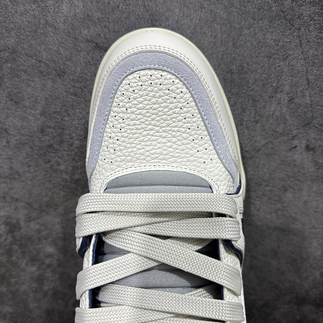 图片[5]-【天花板/Goat版】 市场最强版 没有之一的存在💪🏻 Louis Vuitton LV Trainer 系列全新版上架 手里有正品的可以对比下🆚懂货的看细节‼️ 此版品质是市场从未达到的新高度！ 整体版型 皮料 牛仔布的色差 压花纹路清晰度 后跟版型等等 都可以自行对比[机智]吊打市场所有货，怒甩十条街的那种，直接来正品对比图🆚，欢迎拿市场各大工厂的货来对比！ 尺码：35-45码-选品中心