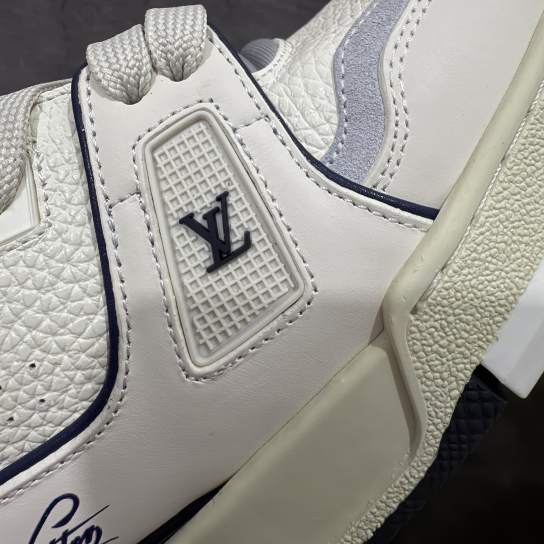 图片[5]-【天花板/Goat版】 市场最强版 没有之一的存在💪🏻 Louis Vuitton LV Trainer 系列全新版上架 手里有正品的可以对比下🆚懂货的看细节‼️ 此版品质是市场从未达到的新高度！ 整体版型 皮料 牛仔布的色差 压花纹路清晰度 后跟版型等等 都可以自行对比[机智]吊打市场所有货，怒甩十条街的那种，直接来正品对比图🆚，欢迎拿市场各大工厂的货来对比！ 尺码：35-45码-选品中心