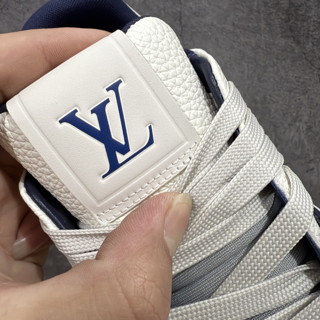 图片[7]-【天花板/Goat版】 市场最强版 没有之一的存在💪🏻 Louis Vuitton LV Trainer 系列全新版上架 手里有正品的可以对比下🆚懂货的看细节‼️ 此版品质是市场从未达到的新高度！ 整体版型 皮料 牛仔布的色差 压花纹路清晰度 后跟版型等等 都可以自行对比[机智]吊打市场所有货，怒甩十条街的那种，直接来正品对比图🆚，欢迎拿市场各大工厂的货来对比！ 尺码：35-45码-选品中心