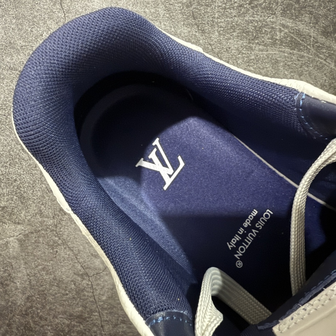 图片[9]-【天花板/Goat版】 市场最强版 没有之一的存在💪🏻 Louis Vuitton LV Trainer 系列全新版上架 手里有正品的可以对比下🆚懂货的看细节‼️ 此版品质是市场从未达到的新高度！ 整体版型 皮料 牛仔布的色差 压花纹路清晰度 后跟版型等等 都可以自行对比[机智]吊打市场所有货，怒甩十条街的那种，直接来正品对比图🆚，欢迎拿市场各大工厂的货来对比！ 尺码：35-45码-选品中心