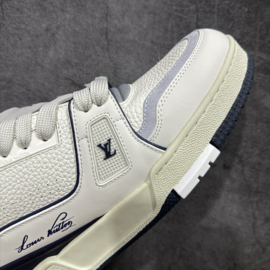 图片[6]-【天花板/Goat版】 市场最强版 没有之一的存在💪🏻 Louis Vuitton LV Trainer 系列全新版上架 手里有正品的可以对比下🆚懂货的看细节‼️ 此版品质是市场从未达到的新高度！ 整体版型 皮料 牛仔布的色差 压花纹路清晰度 后跟版型等等 都可以自行对比[机智]吊打市场所有货，怒甩十条街的那种，直接来正品对比图🆚，欢迎拿市场各大工厂的货来对比！ 尺码：35-45码-选品中心