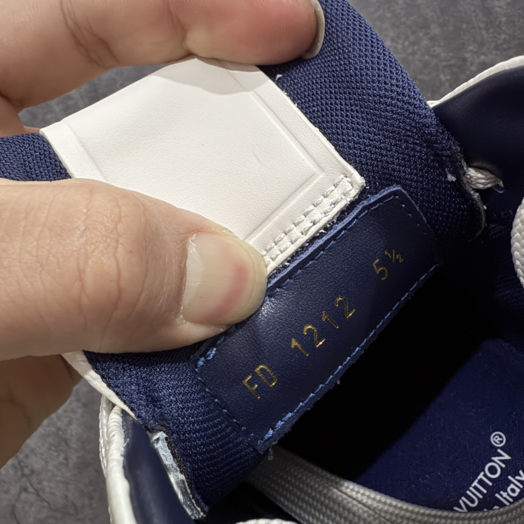 图片[8]-【天花板/Goat版】 市场最强版 没有之一的存在💪🏻 Louis Vuitton LV Trainer 系列全新版上架 手里有正品的可以对比下🆚懂货的看细节‼️ 此版品质是市场从未达到的新高度！ 整体版型 皮料 牛仔布的色差 压花纹路清晰度 后跟版型等等 都可以自行对比[机智]吊打市场所有货，怒甩十条街的那种，直接来正品对比图🆚，欢迎拿市场各大工厂的货来对比！ 尺码：35-45码-选品中心