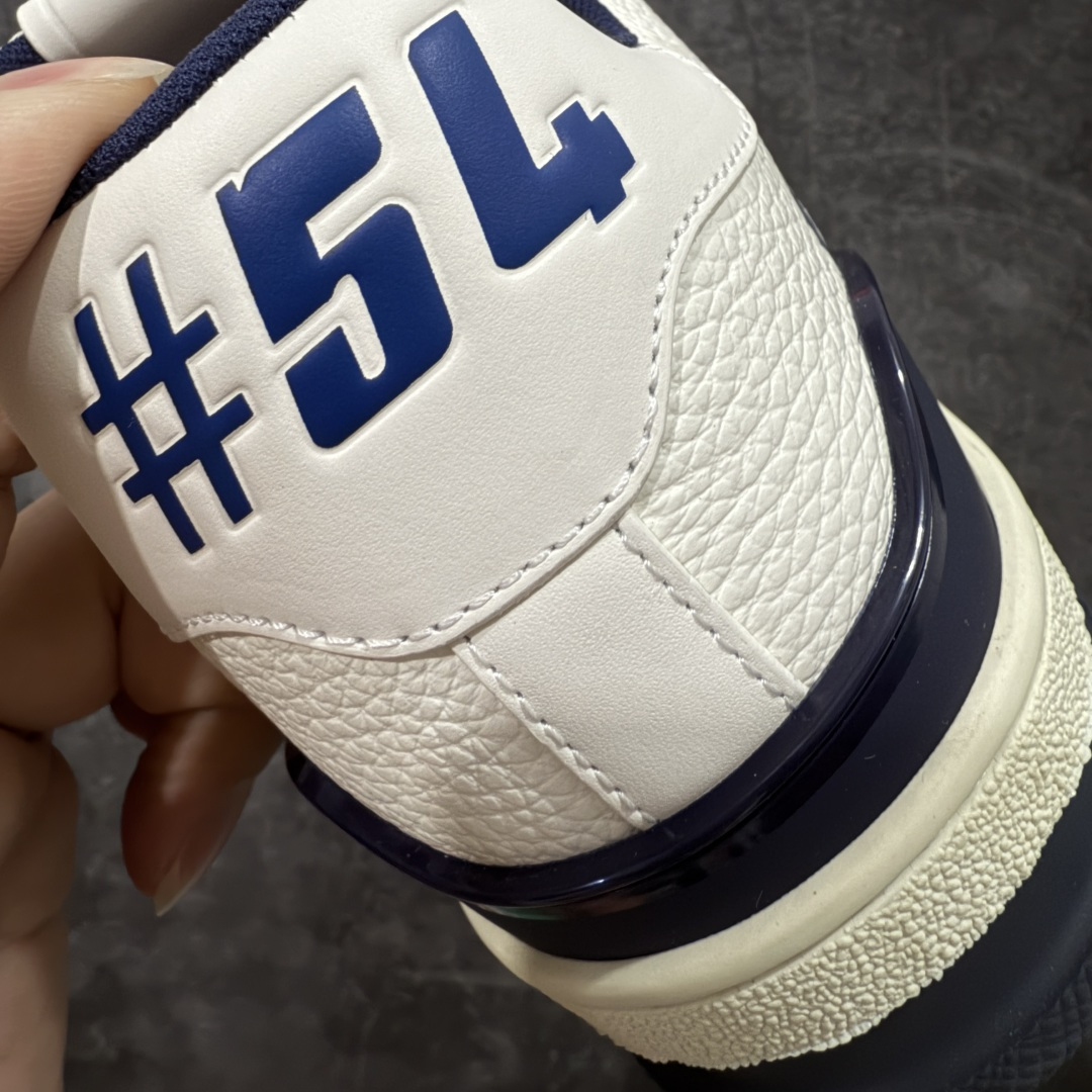 图片[2]-【天花板/Goat版】 市场最强版 没有之一的存在💪🏻 Louis Vuitton LV Trainer 系列全新版上架 手里有正品的可以对比下🆚懂货的看细节‼️ 此版品质是市场从未达到的新高度！ 整体版型 皮料 牛仔布的色差 压花纹路清晰度 后跟版型等等 都可以自行对比[机智]吊打市场所有货，怒甩十条街的那种，直接来正品对比图🆚，欢迎拿市场各大工厂的货来对比！ 尺码：35-45码-选品中心