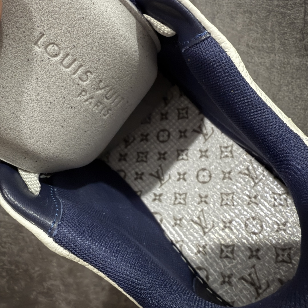 图片[10]-【天花板/Goat版】 市场最强版 没有之一的存在💪🏻 Louis Vuitton LV Trainer 系列全新版上架 手里有正品的可以对比下🆚懂货的看细节‼️ 此版品质是市场从未达到的新高度！ 整体版型 皮料 牛仔布的色差 压花纹路清晰度 后跟版型等等 都可以自行对比[机智]吊打市场所有货，怒甩十条街的那种，直接来正品对比图🆚，欢迎拿市场各大工厂的货来对比！ 尺码：35-45码-选品中心