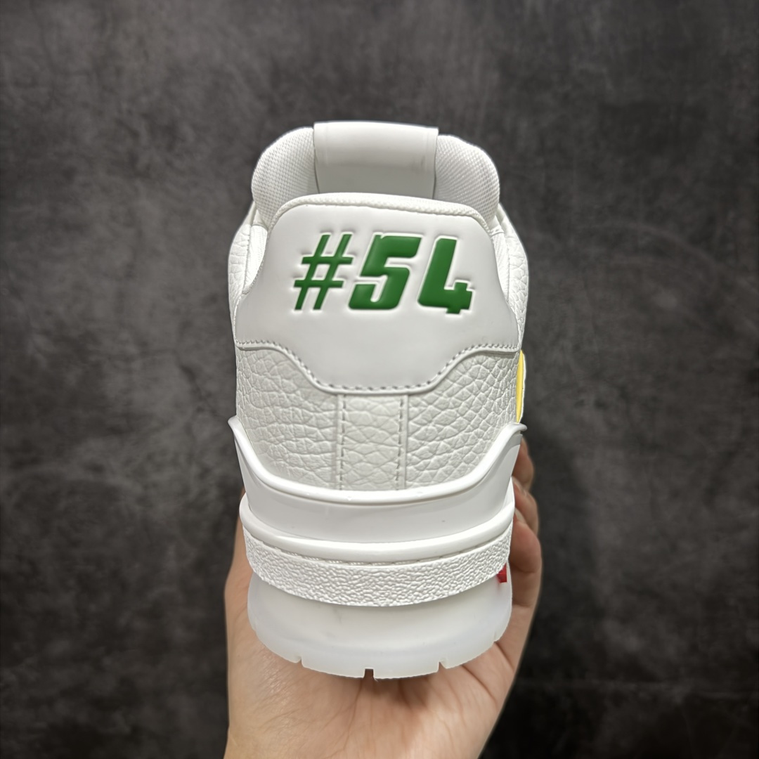 图片[4]-【天花板/Goat版】 市场最强版 没有之一的存在💪🏻 Louis Vuitton LV Trainer 系列全新版上架 手里有正品的可以对比下🆚懂货的看细节‼️ 此版品质是市场从未达到的新高度！ 整体版型 皮料 牛仔布的色差 压花纹路清晰度 后跟版型等等 都可以自行对比[机智]吊打市场所有货，怒甩十条街的那种，直接来正品对比图🆚，欢迎拿市场各大工厂的货来对比！ 尺码：35-45码-选品中心