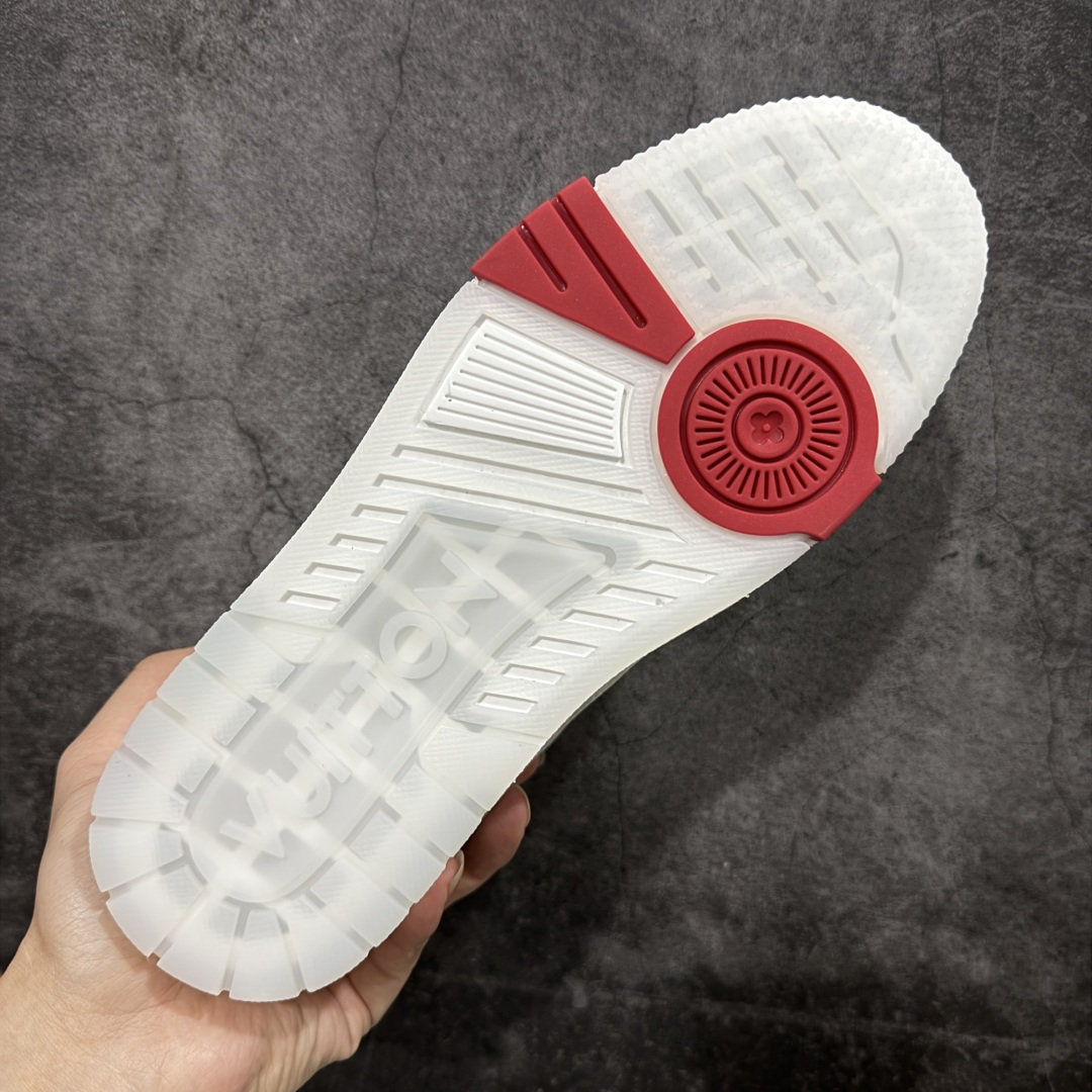 图片[9]-【天花板/Goat版】 市场最强版 没有之一的存在💪🏻 Louis Vuitton LV Trainer 系列全新版上架 手里有正品的可以对比下🆚懂货的看细节‼️ 此版品质是市场从未达到的新高度！ 整体版型 皮料 牛仔布的色差 压花纹路清晰度 后跟版型等等 都可以自行对比[机智]吊打市场所有货，怒甩十条街的那种，直接来正品对比图🆚，欢迎拿市场各大工厂的货来对比！ 尺码：35-45码-选品中心