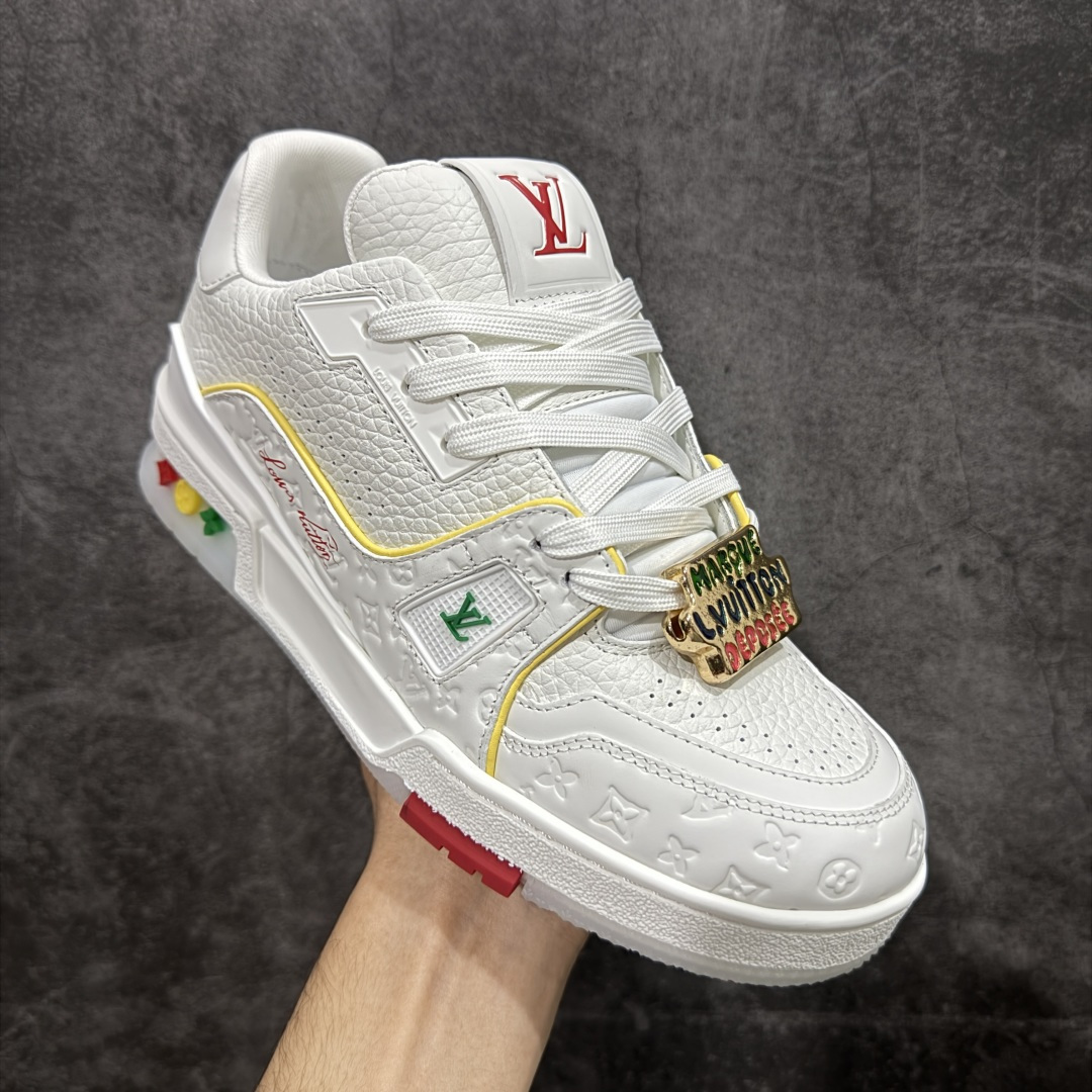 图片[3]-【天花板/Goat版】 市场最强版 没有之一的存在💪🏻 Louis Vuitton LV Trainer 系列全新版上架 手里有正品的可以对比下🆚懂货的看细节‼️ 此版品质是市场从未达到的新高度！ 整体版型 皮料 牛仔布的色差 压花纹路清晰度 后跟版型等等 都可以自行对比[机智]吊打市场所有货，怒甩十条街的那种，直接来正品对比图🆚，欢迎拿市场各大工厂的货来对比！ 尺码：35-45码-选品中心