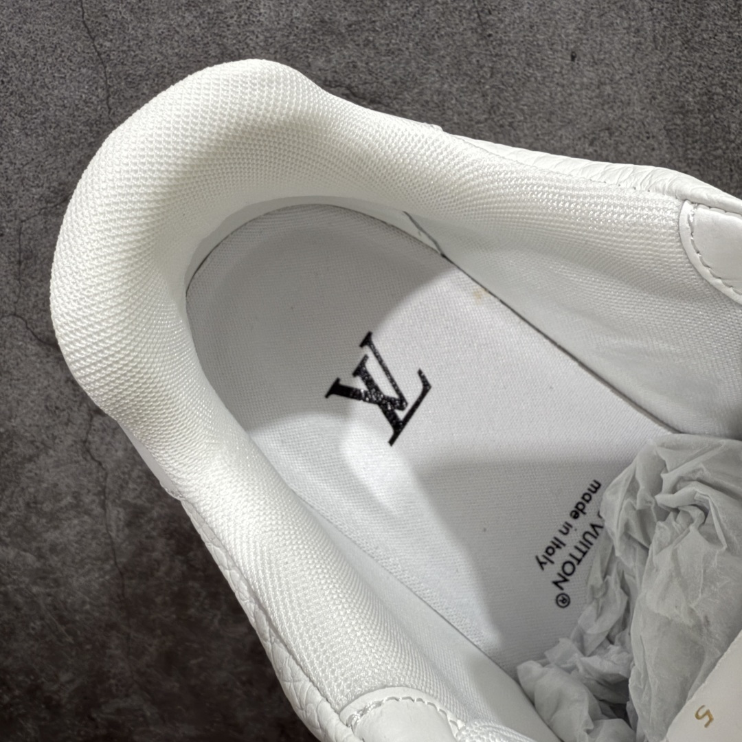 图片[8]-【天花板/Goat版】 市场最强版 没有之一的存在💪🏻 Louis Vuitton LV Trainer 系列全新版上架 手里有正品的可以对比下🆚懂货的看细节‼️ 此版品质是市场从未达到的新高度！ 整体版型 皮料 牛仔布的色差 压花纹路清晰度 后跟版型等等 都可以自行对比[机智]吊打市场所有货，怒甩十条街的那种，直接来正品对比图🆚，欢迎拿市场各大工厂的货来对比！ 尺码：35-45码-选品中心