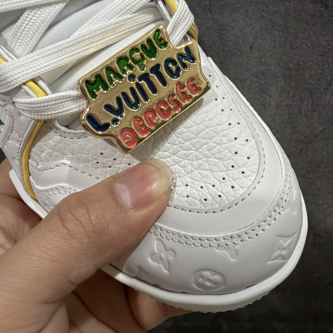 图片[5]-【天花板/Goat版】 市场最强版 没有之一的存在💪🏻 Louis Vuitton LV Trainer 系列全新版上架 手里有正品的可以对比下🆚懂货的看细节‼️ 此版品质是市场从未达到的新高度！ 整体版型 皮料 牛仔布的色差 压花纹路清晰度 后跟版型等等 都可以自行对比[机智]吊打市场所有货，怒甩十条街的那种，直接来正品对比图🆚，欢迎拿市场各大工厂的货来对比！ 尺码：35-45码-选品中心